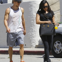 03-27 - Naya and Ryan leaving the gym